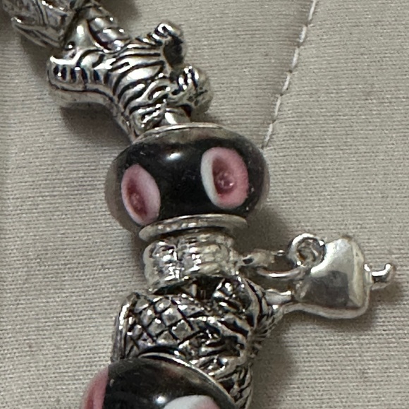 Handmade- NWOT –925 silver plated charm bracelet. Black/pnk beads variety charms - Picture 8 of 14